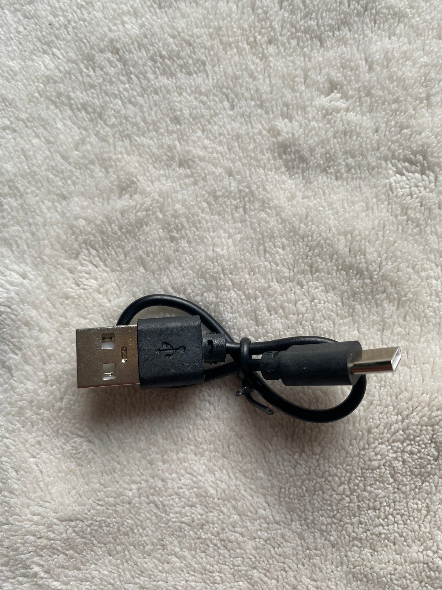 Airpods+ free charging cable