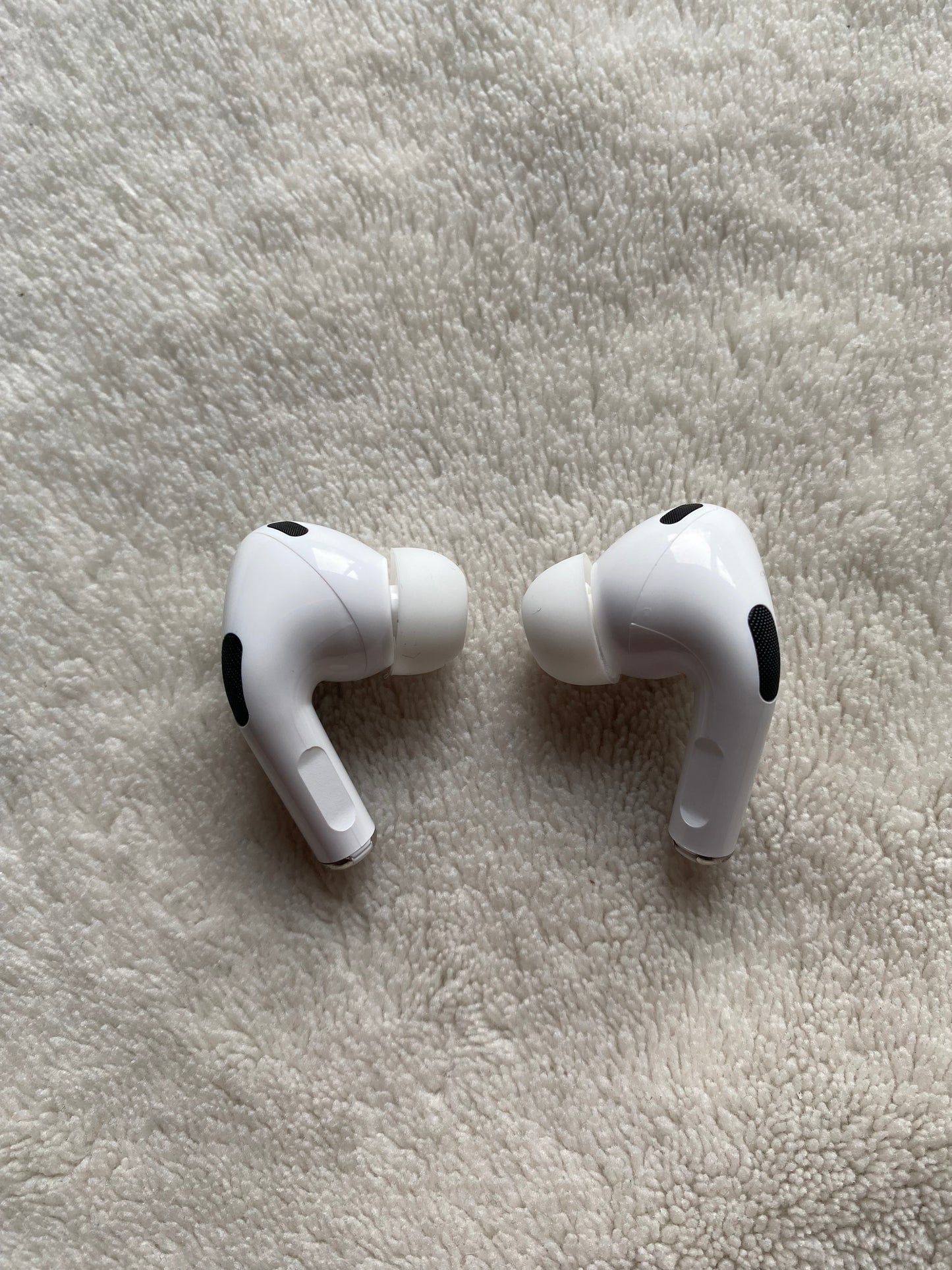Airpods+ free charging cable